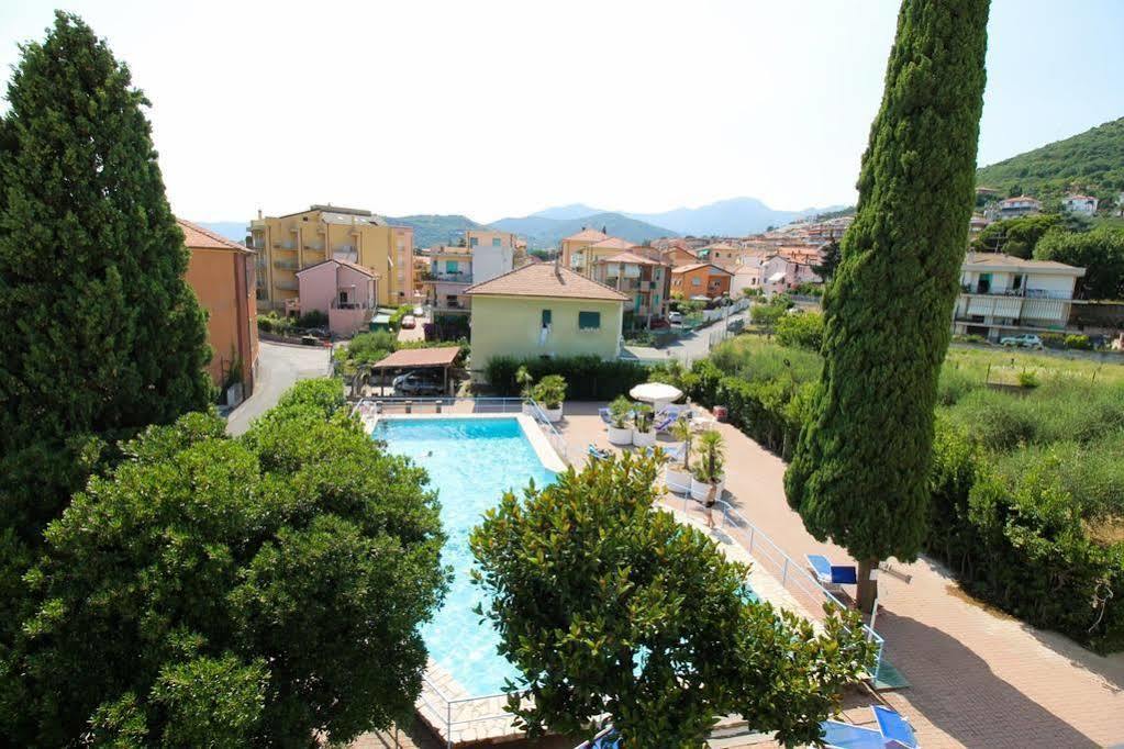 Hotel Riviera Pietra Ligure Exterior foto
